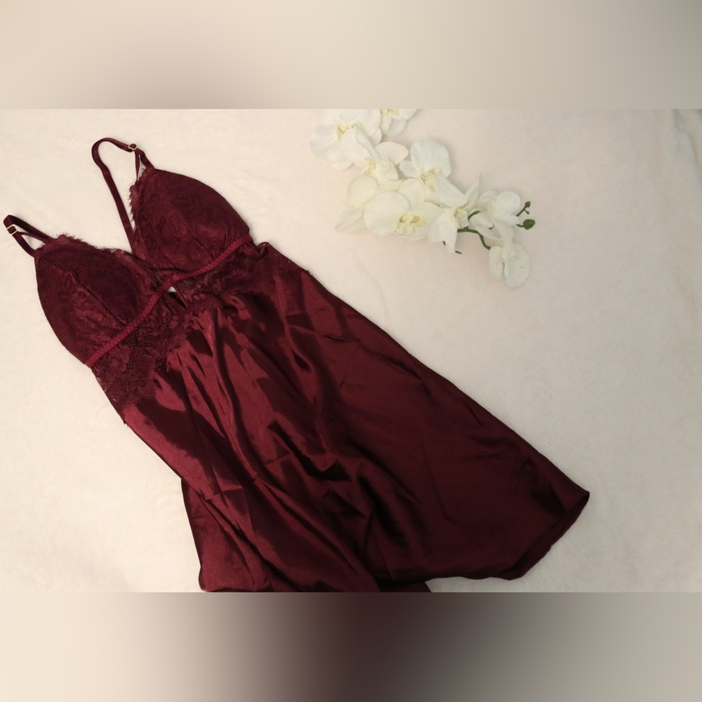 La Senza chemise in size small, brand new